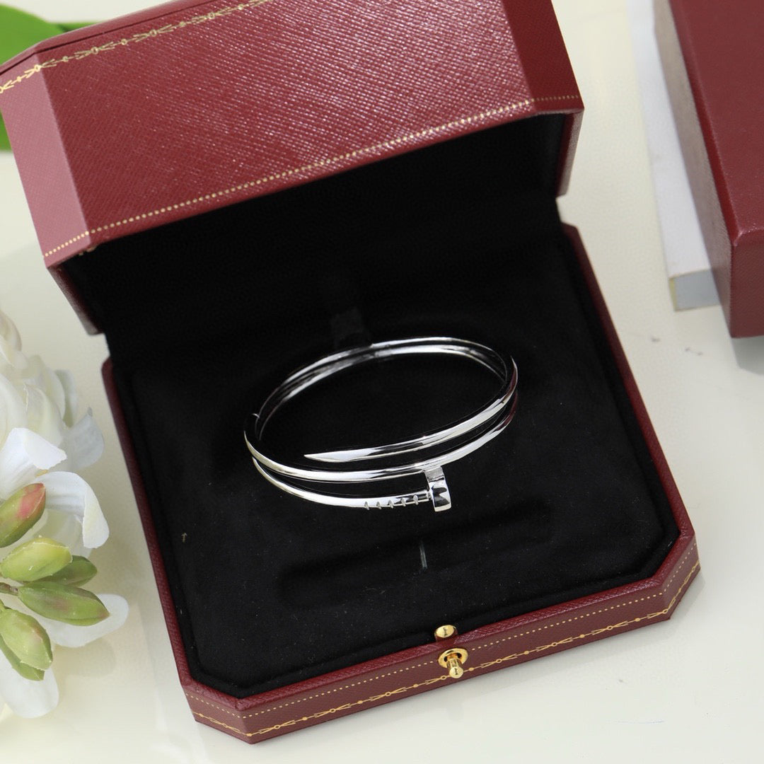 Avelora double-wrap nail bangle in Silver