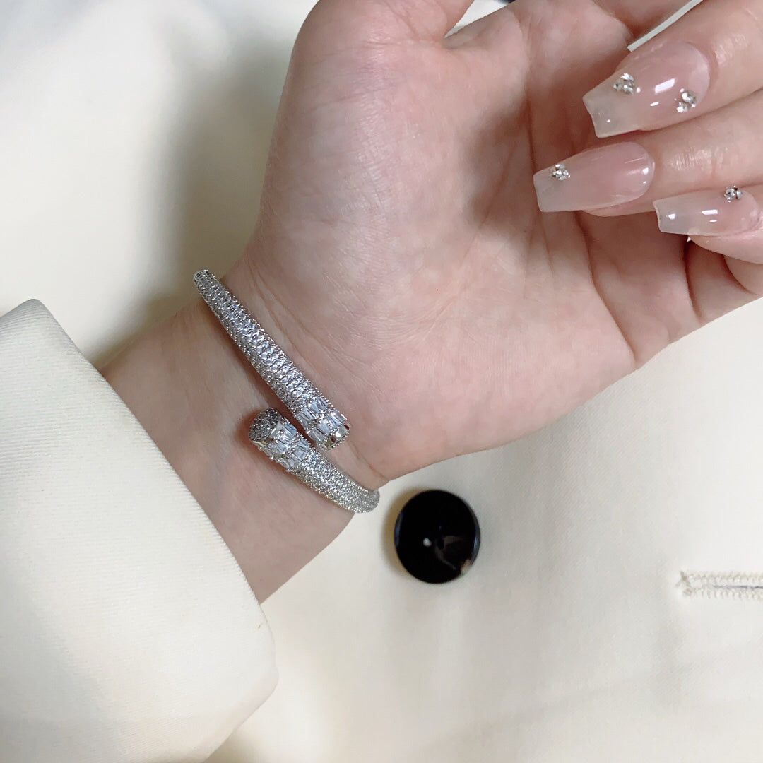 Avelora SLIM FULL-PAVÉ NAIL BANGLE - SILVER detail view 2