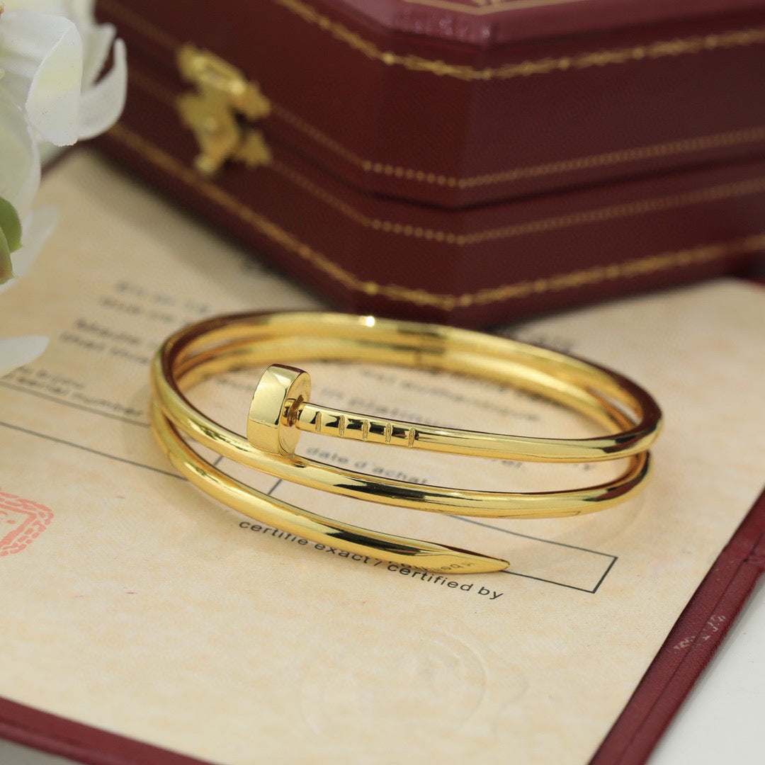 Avelora double-wrap nail bangle in Gold