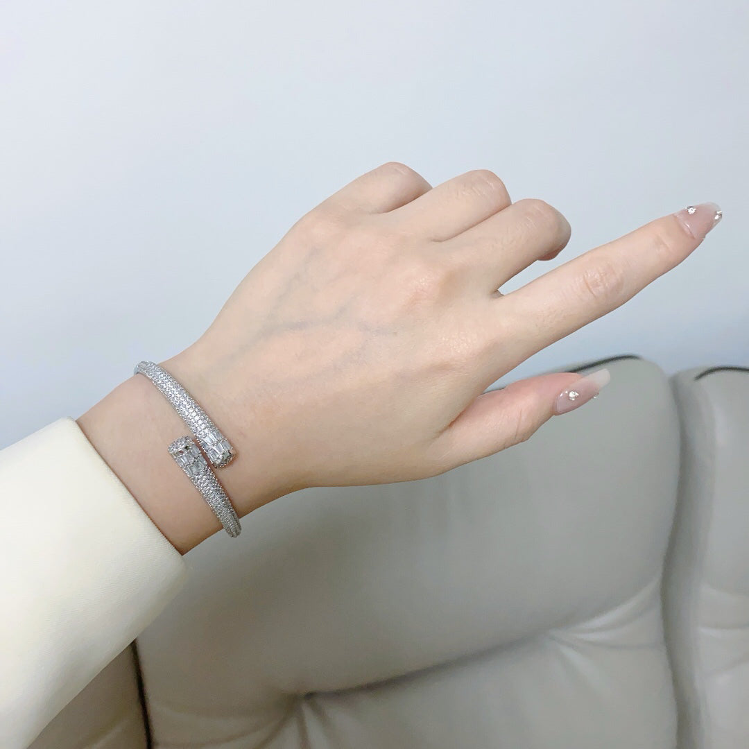 Avelora SLIM FULL-PAVÉ NAIL BANGLE - SILVER detail view 1