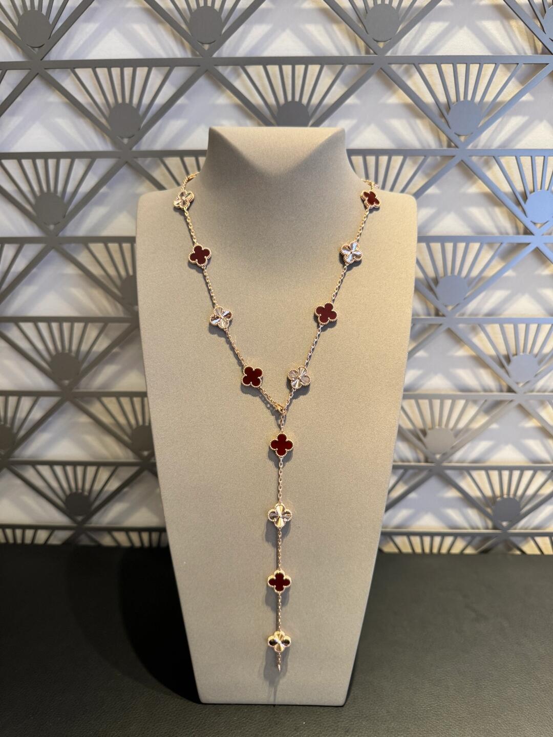 [Avelora Jewelry ]CLOVER 20 MOTIFS LASER CARNELIAN NECKLACE