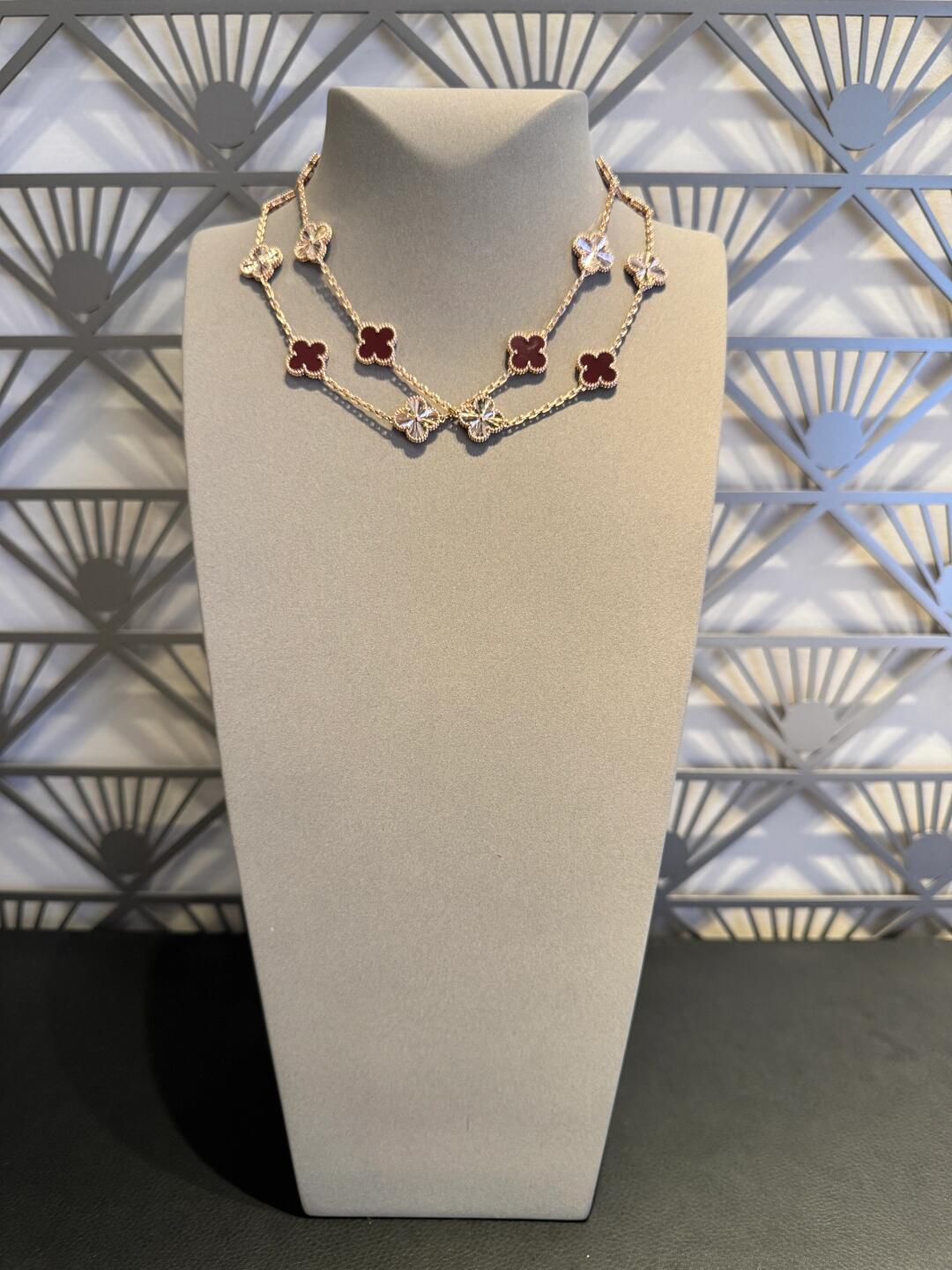 [Avelora Jewelry ]CLOVER 20 MOTIFS LASER CARNELIAN NECKLACE