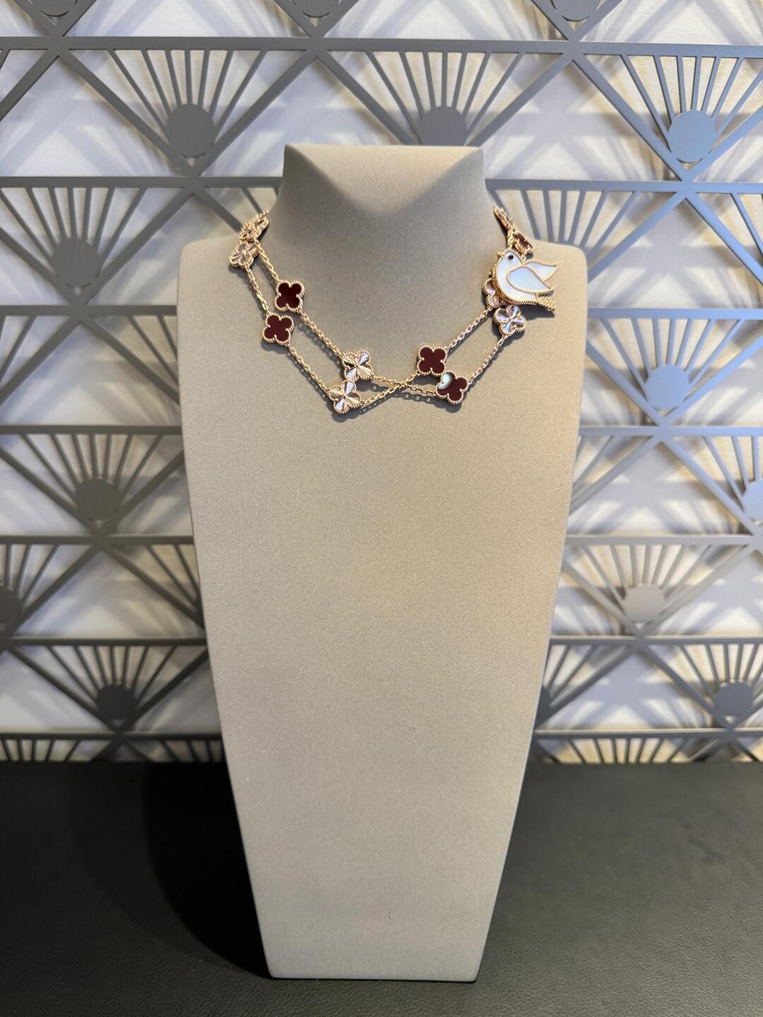 [Avelora Jewelry ]CLOVER 20 MOTIFS LASER CARNELIAN NECKLACE