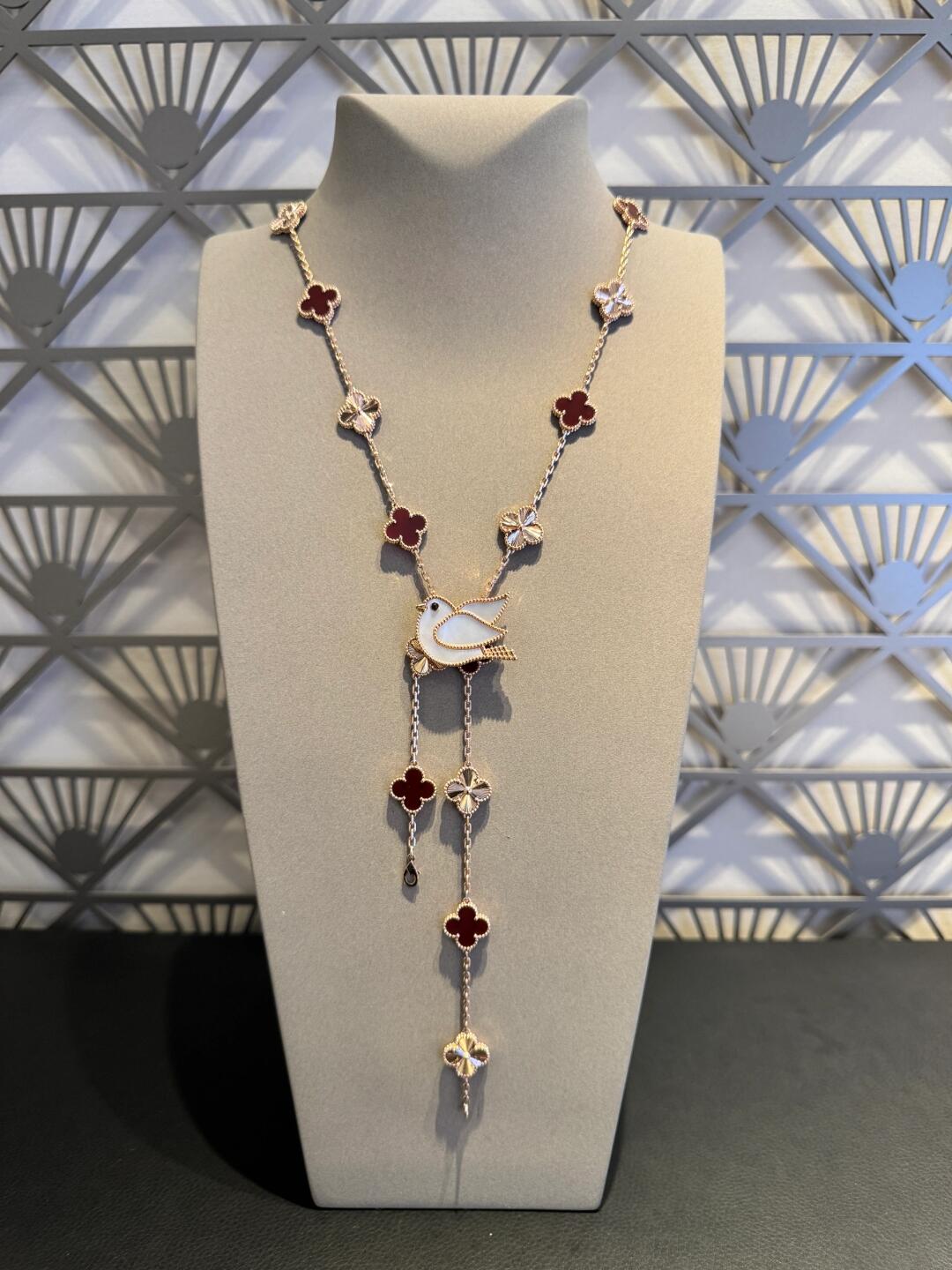 [Avelora Jewelry ]CLOVER 20 MOTIFS LASER CARNELIAN NECKLACE