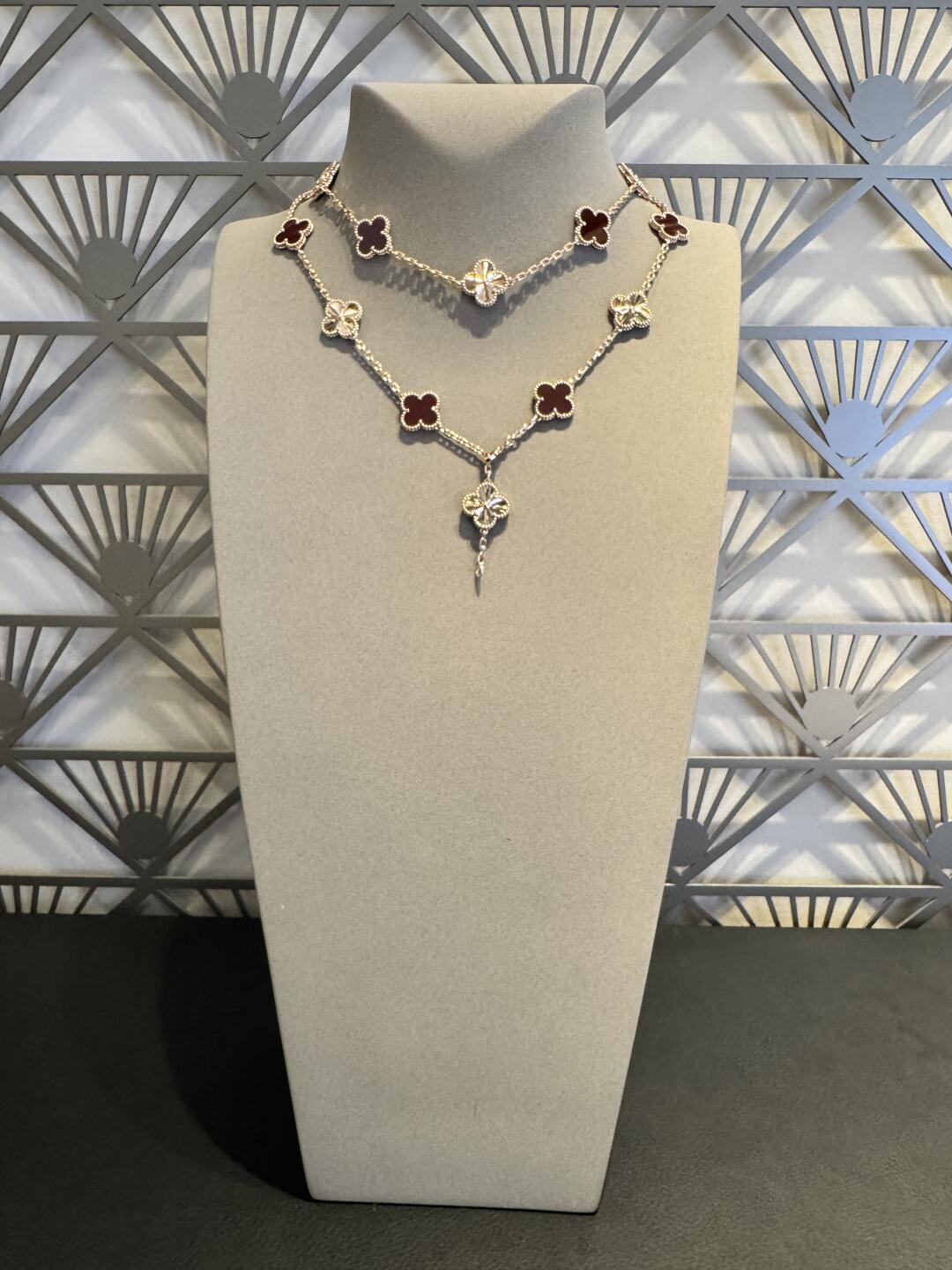 [Avelora Jewelry ]CLOVER 20 MOTIFS LASER CARNELIAN NECKLACE