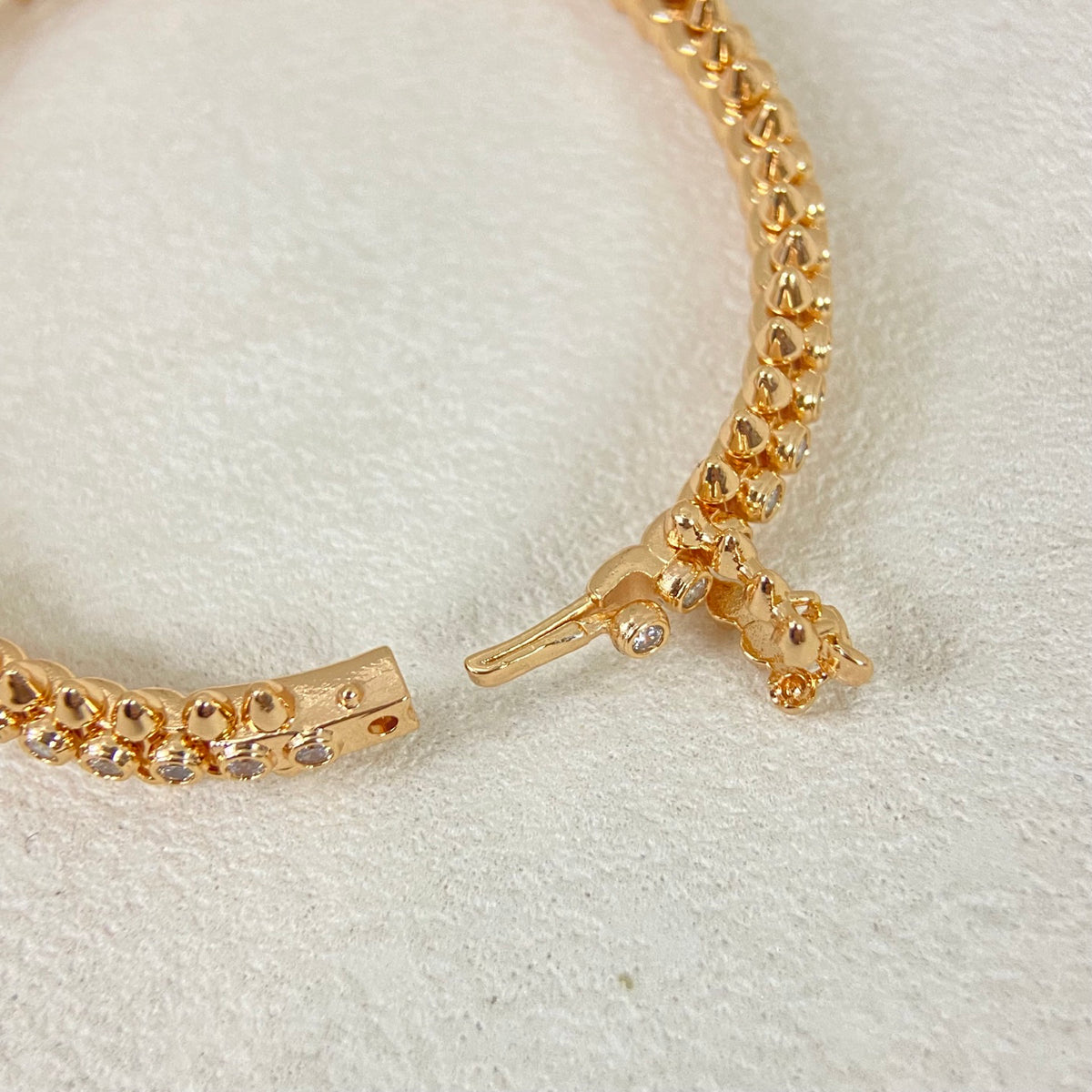 Avelora pavé stud bangle clasp detail
