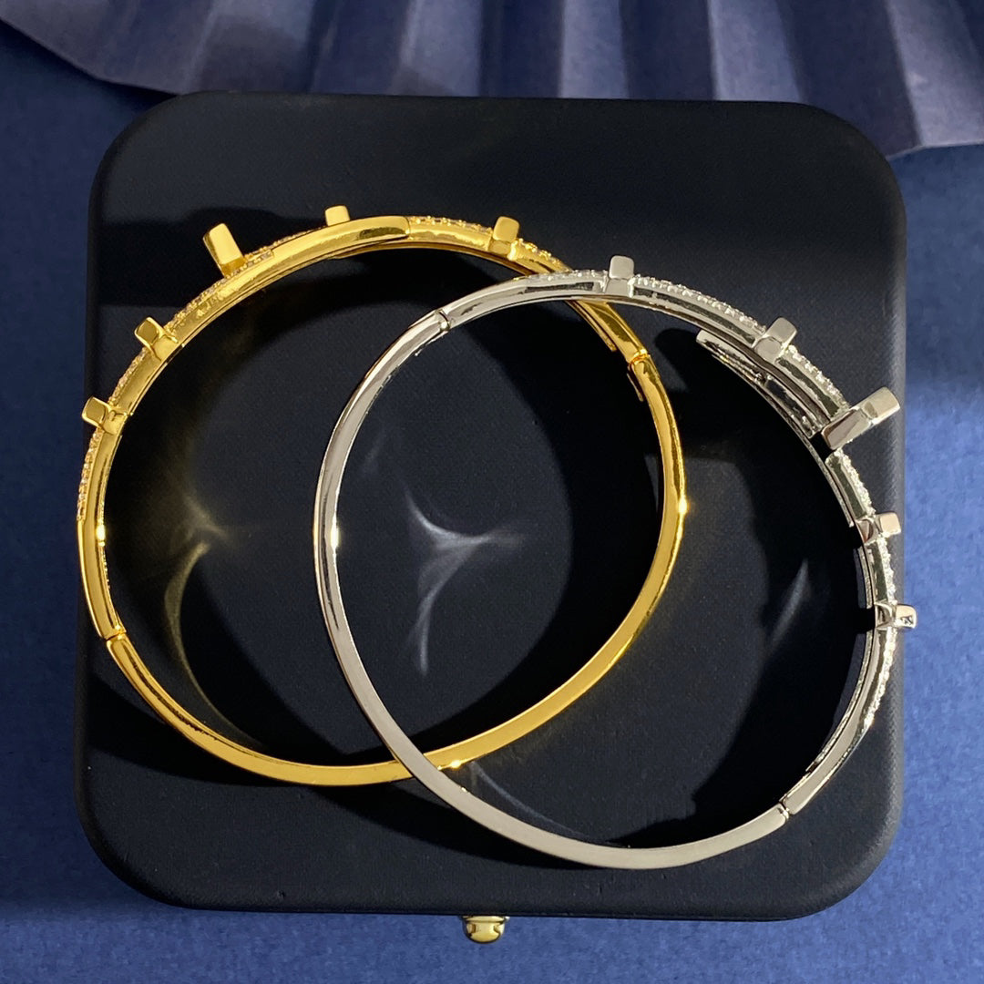 Avelora PAVÉ SCREW-ACCENT NAIL BANGLE detail view 4