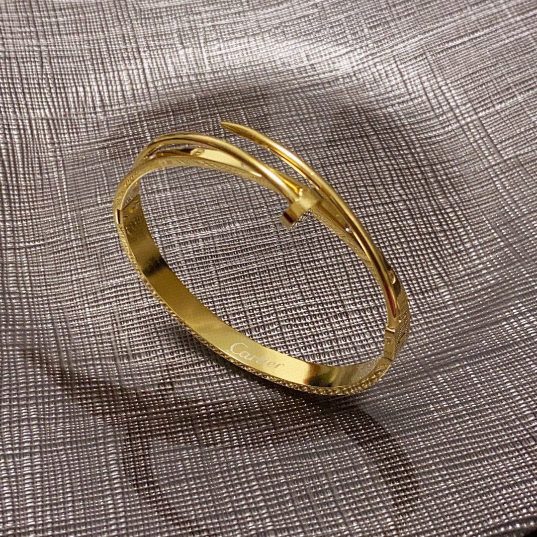 Avelora SLIM DIAMOND-ACCENT NAIL BANGLE - GOLD detail view 9