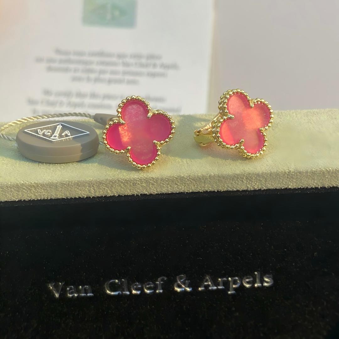 [Avelora jewelry]NEW CLOVER 15MM PINK ENAMEL STUD EARRINGS