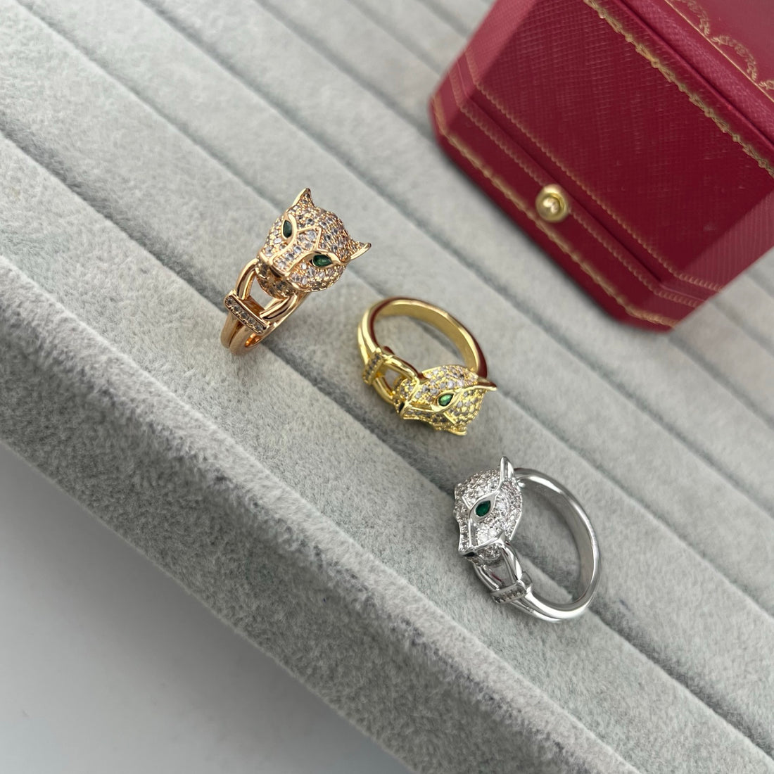 Round-Wire Panther Head Ring - detail view