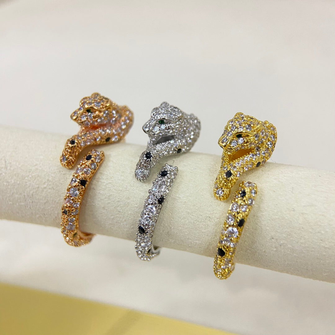 Pavé Panther-Spot Band Ring - detail view