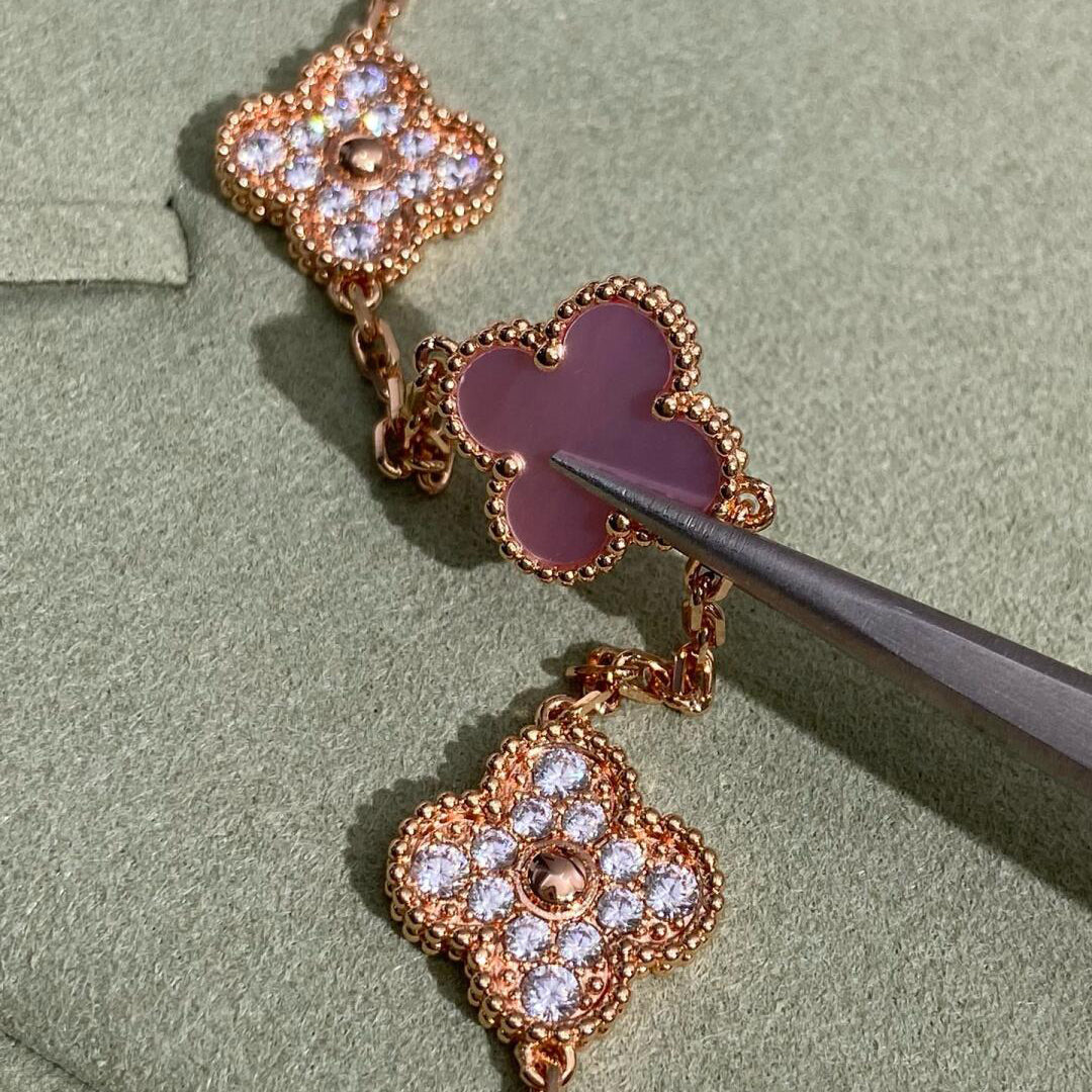 [Avelora Jewelry ]CLOVER 10 MOTIFS DIAMOND PINK MOP NECKLACE
