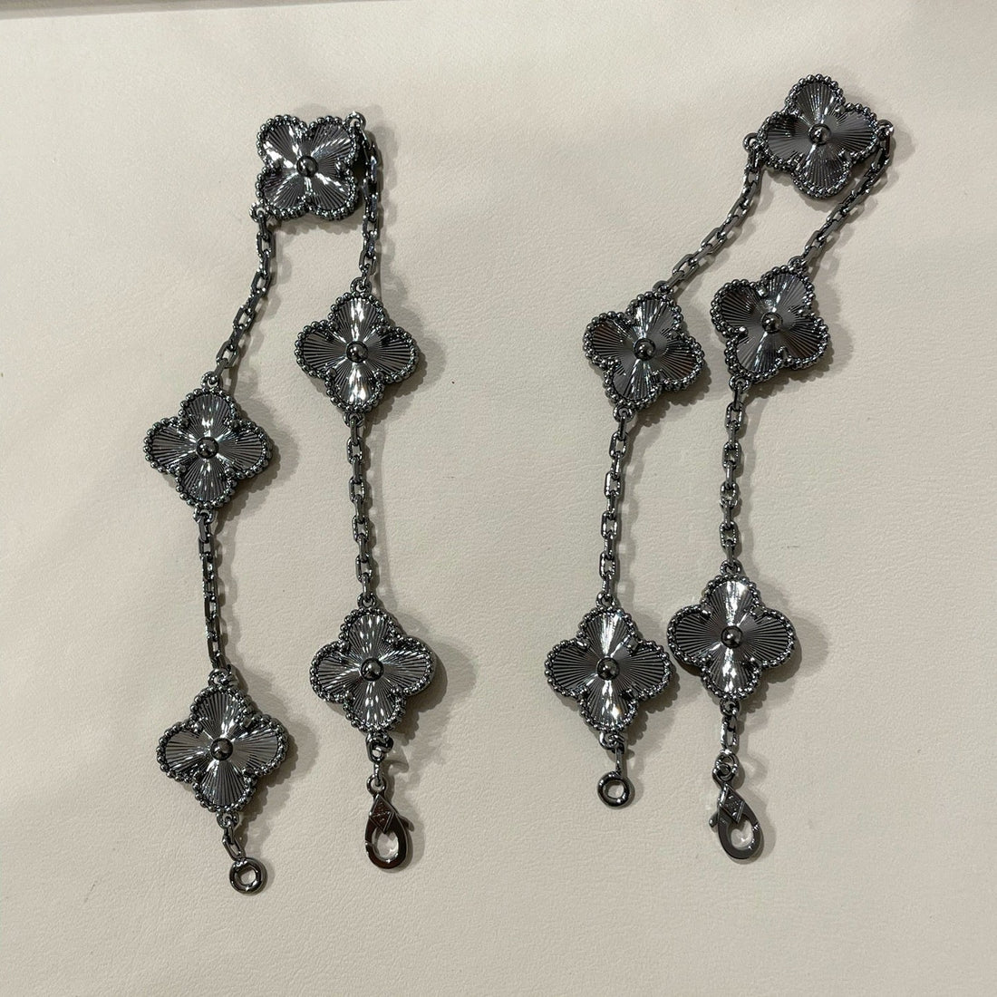 [Avelora Jewelry ]CLOVER 5 MOTIF BLACK BRACELET