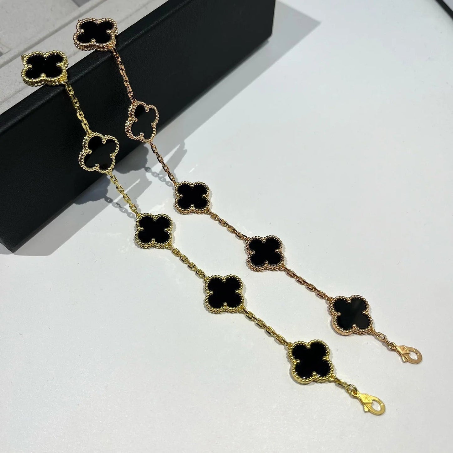 [Avelora]LUCKY CLOVER 5-MOTIF BRACELET - BLACK OXNY COLLECTION