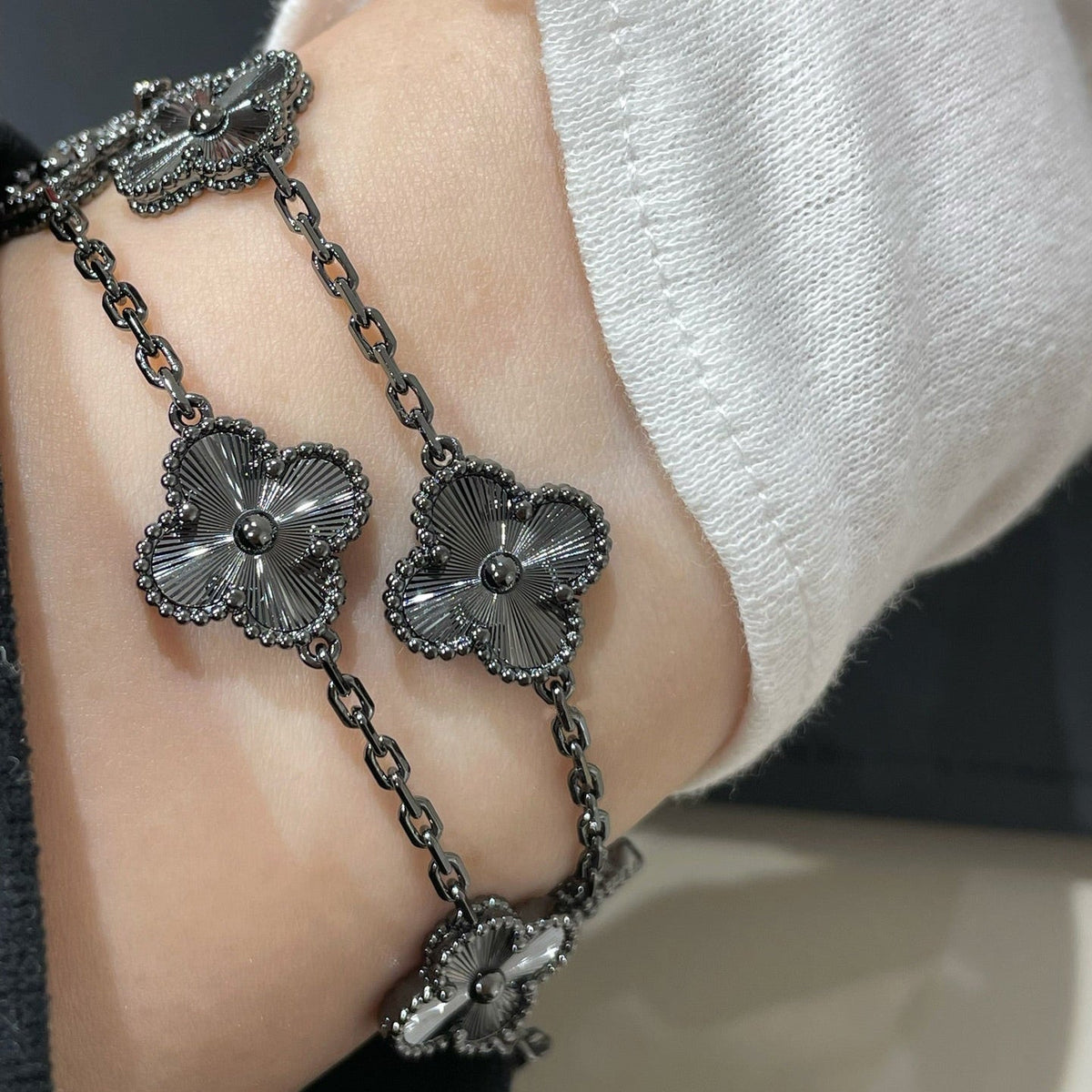 [Avelora Jewelry ]CLOVER 5 MOTIF BLACK BRACELET