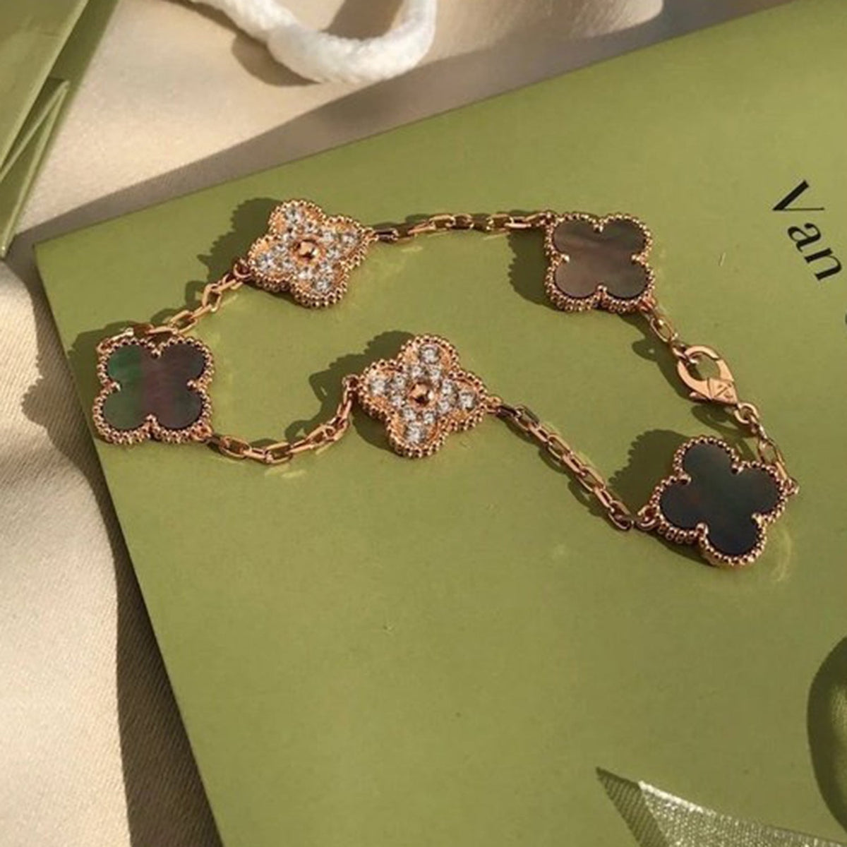 [Avelora Jewelry ] CLOVER 5 MOTIF GRAY MOP BRACELET COLLECTION