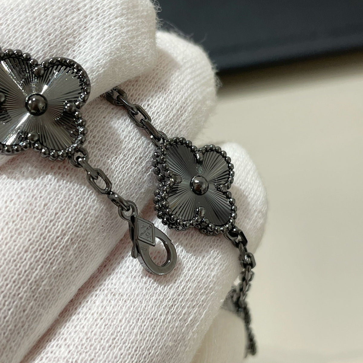 [Avelora Jewelry ]CLOVER 5 MOTIF BLACK BRACELET