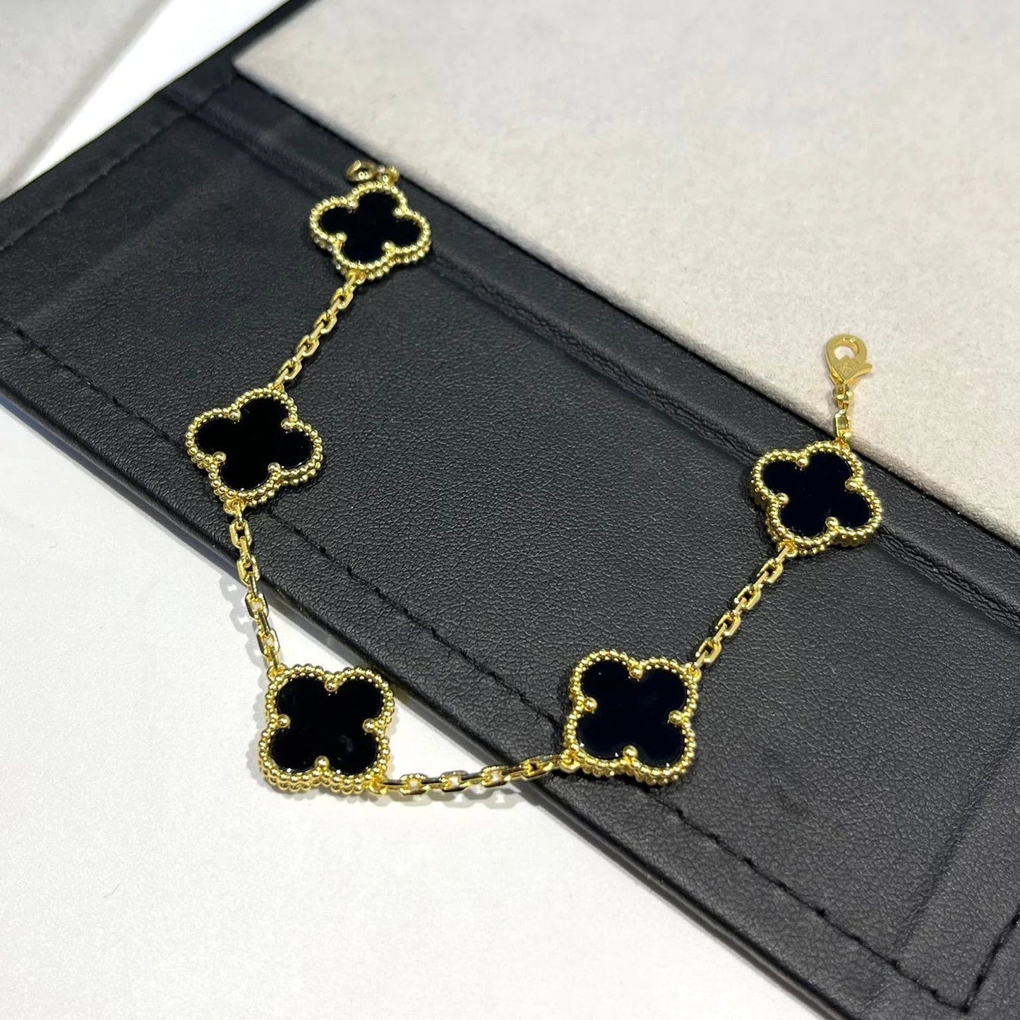 [Avelora]LUCKY CLOVER 5-MOTIF BRACELET - BLACK OXNY COLLECTION