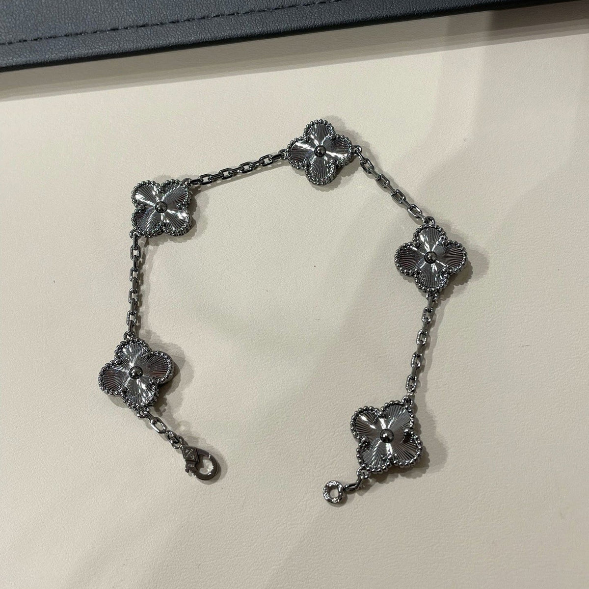 [Avelora Jewelry ]CLOVER 5 MOTIF BLACK BRACELET