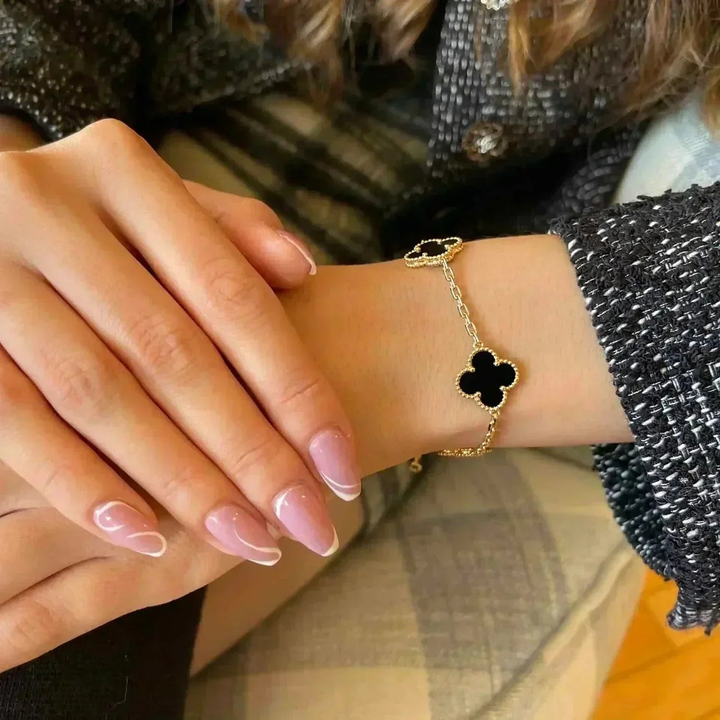 [Avelora]LUCKY CLOVER 5-MOTIF BRACELET - BLACK OXNY COLLECTION