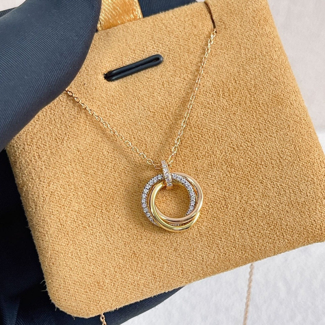 [Avelora Jewelry ]TRINITY NECKLACE SILVER GOLD PINK GOLD DIAMONDS