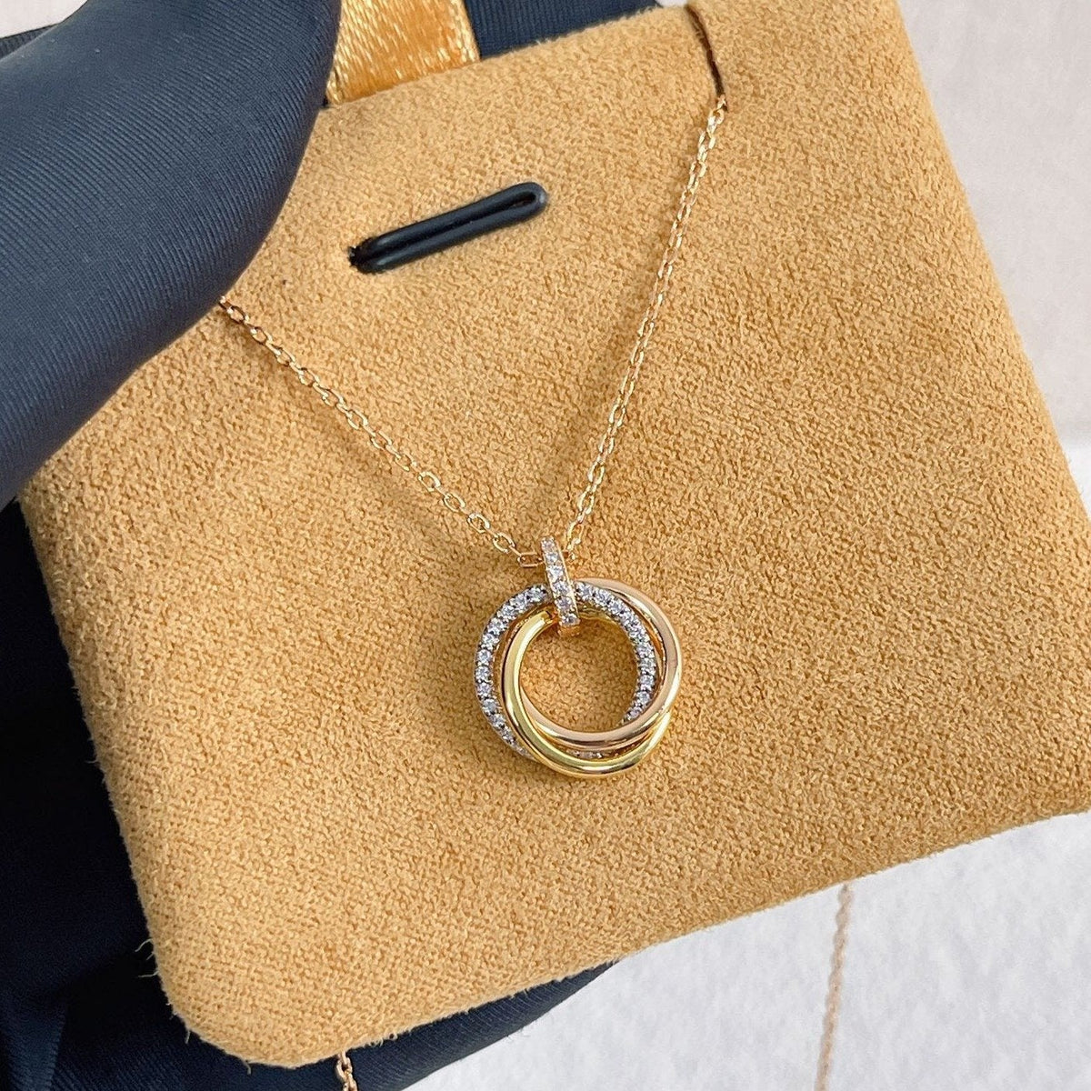 [Avelora Jewelry ]TRINITY NECKLACE SILVER GOLD PINK GOLD DIAMONDS