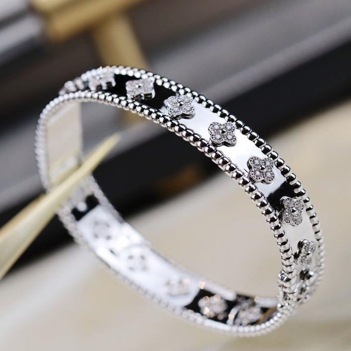 [Avelora Jewelry ]CLOVER BRACELET 8MM DIAMONDS