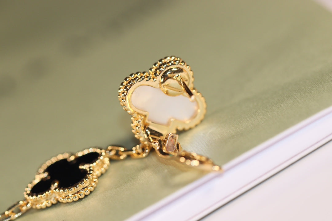 [Avelora Jewelry ]CLOVER EARRINGS GOLD ONYX MOP 3 MOTIF