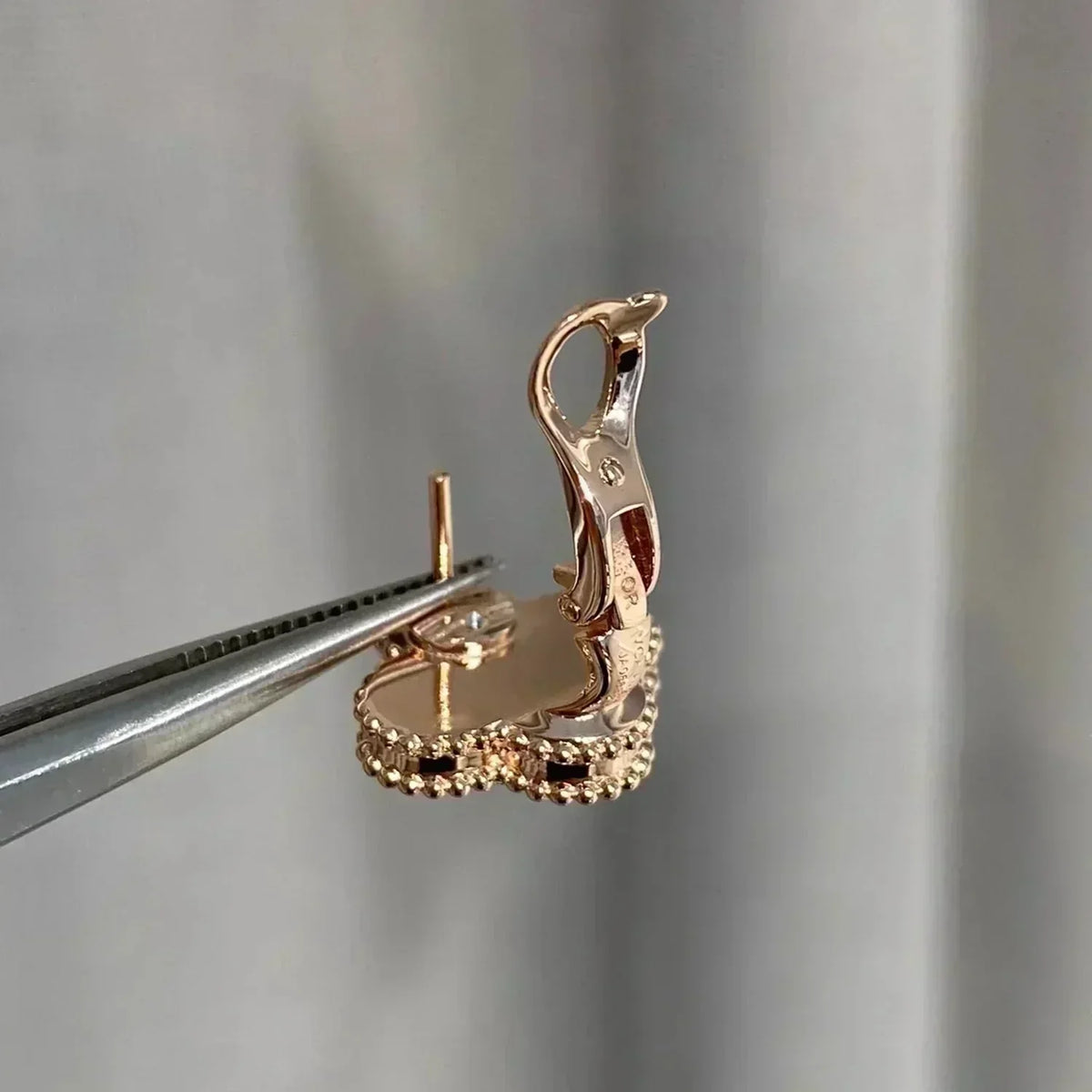 [Avelora Jewelry ]CLOVER MEDIUM 1 MOTIFS  PINK MOP DIAMOND EARRINGS