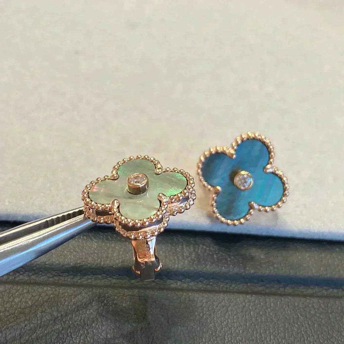 [Avelora Jewelry ]CLOVER MEDIUM 1 MOTIFS GRAY MOP  DIAMOND EARRINGS