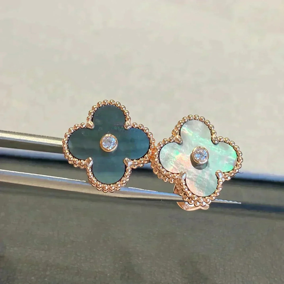 [Avelora Jewelry ]CLOVER MEDIUM 1 MOTIFS GRAY MOP  DIAMOND EARRINGS