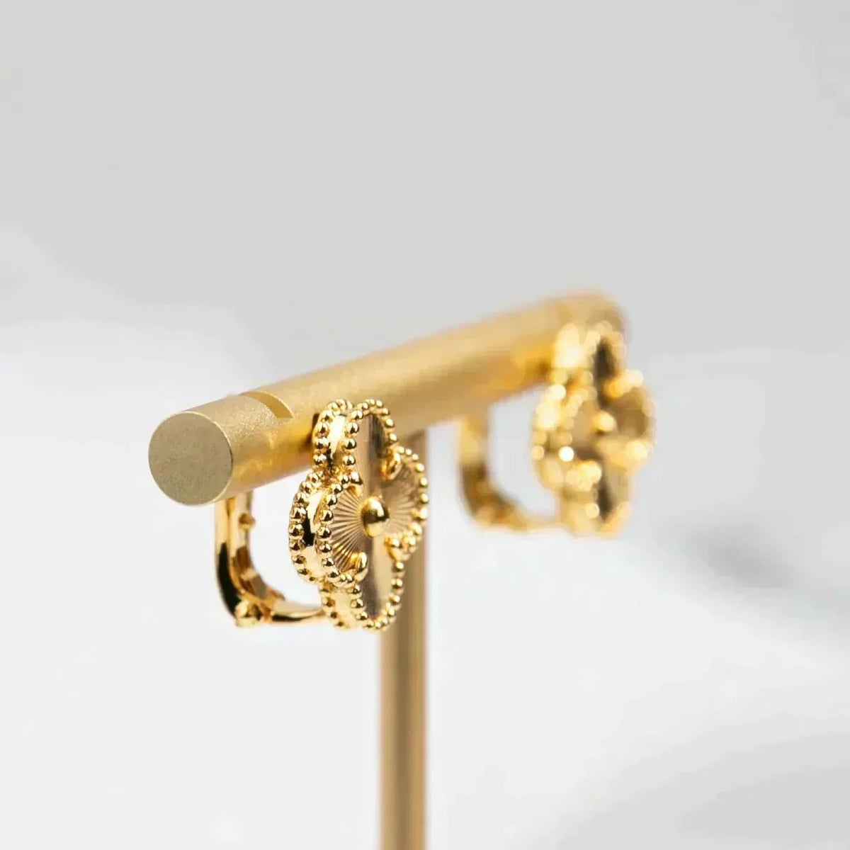 [Avelora Jewelry ]CLOVER MEDIUM 1 MOTIFS LASER EARRINGS