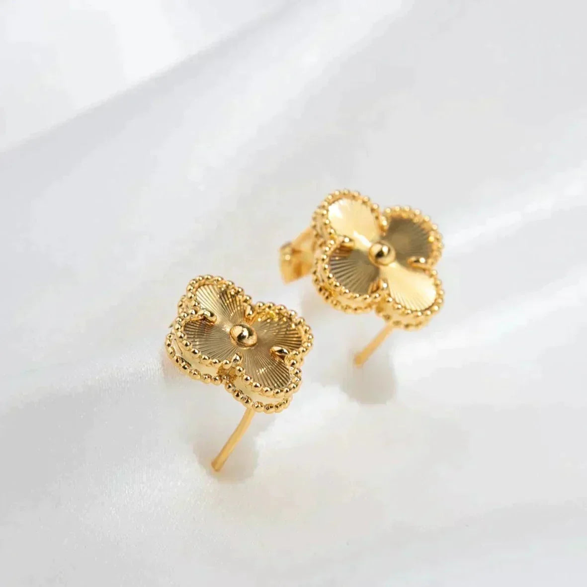 [Avelora Jewelry ]CLOVER MEDIUM 1 MOTIFS LASER EARRINGS
