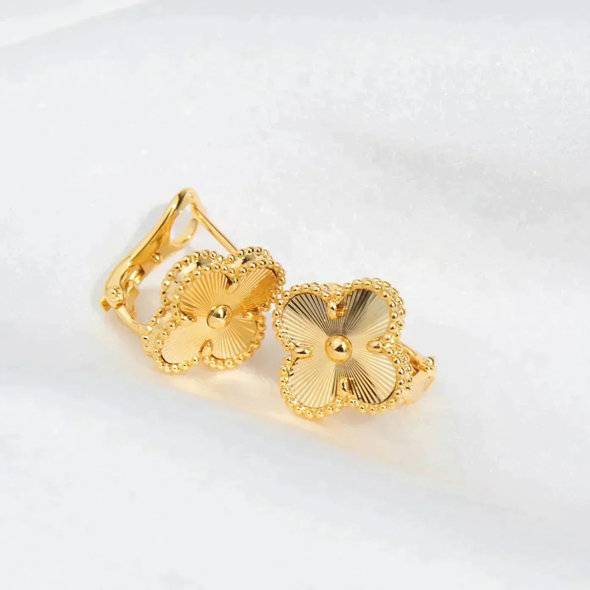 [Avelora Jewelry ]CLOVER MEDIUM 1 MOTIFS LASER EARRINGS