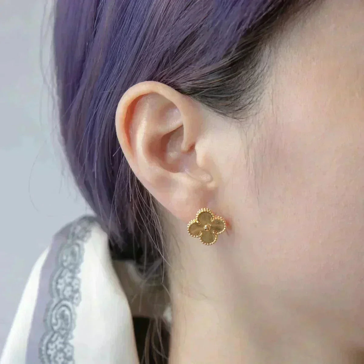 [Avelora Jewelry ]CLOVER MEDIUM 1 MOTIFS LASER EARRINGS