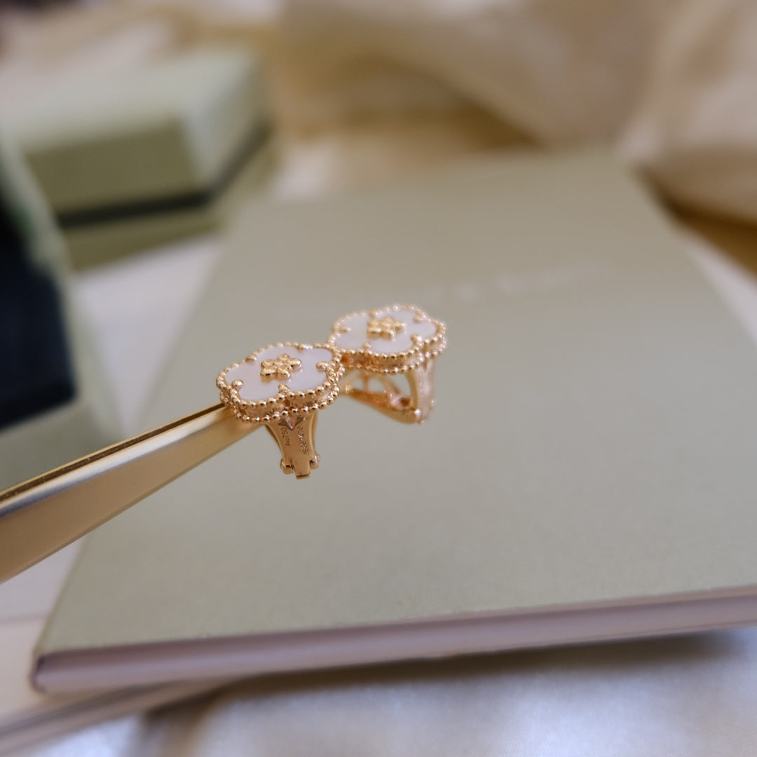 [Avelora Jewelry ]LUCKY PINK GOLD WHITE MOP EARRINGS