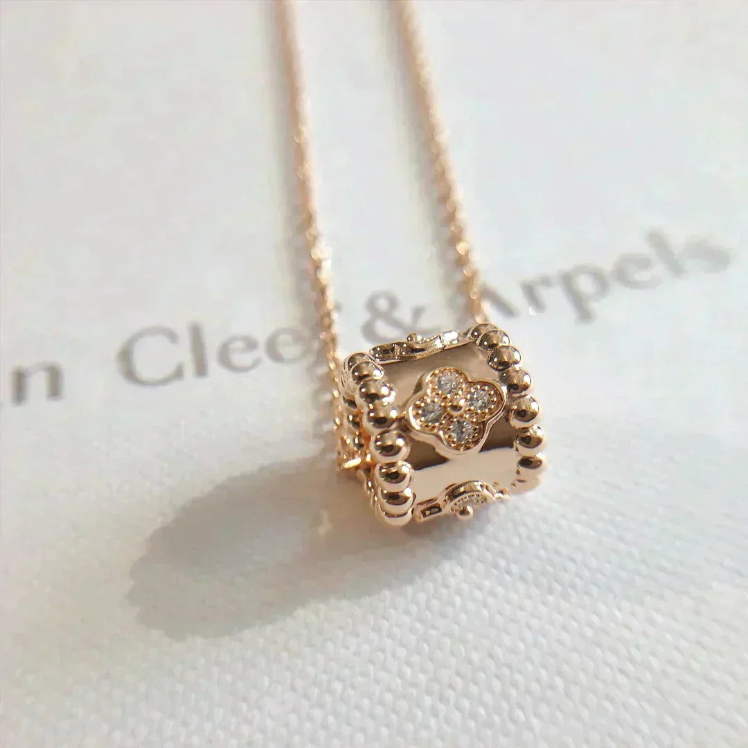 [Avelora]KALEIDOSCOPE PENDANT NECKLACE