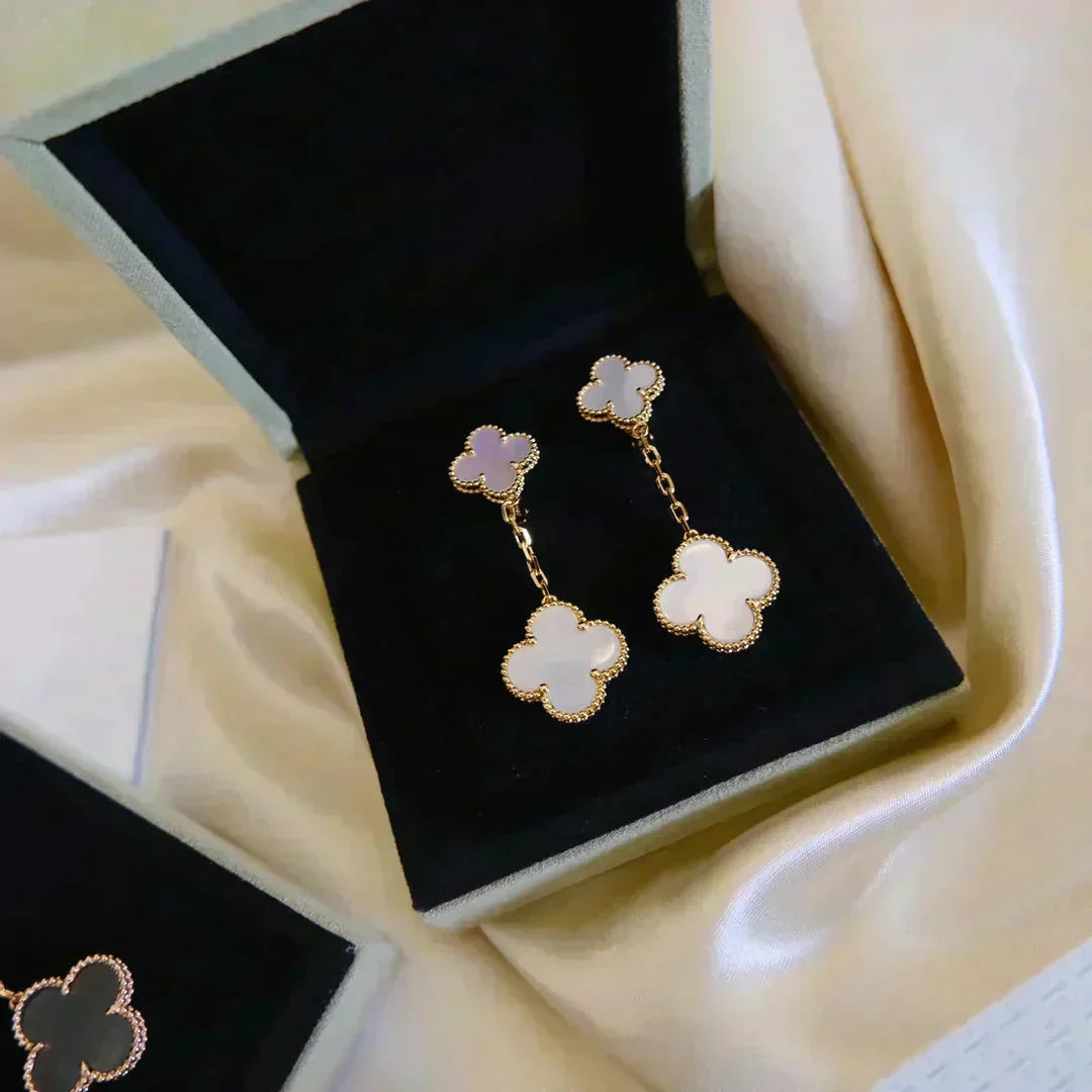 [Avelora Jewelry ]CLOVER 2 MOTIF WHITE MOP EARRINGS