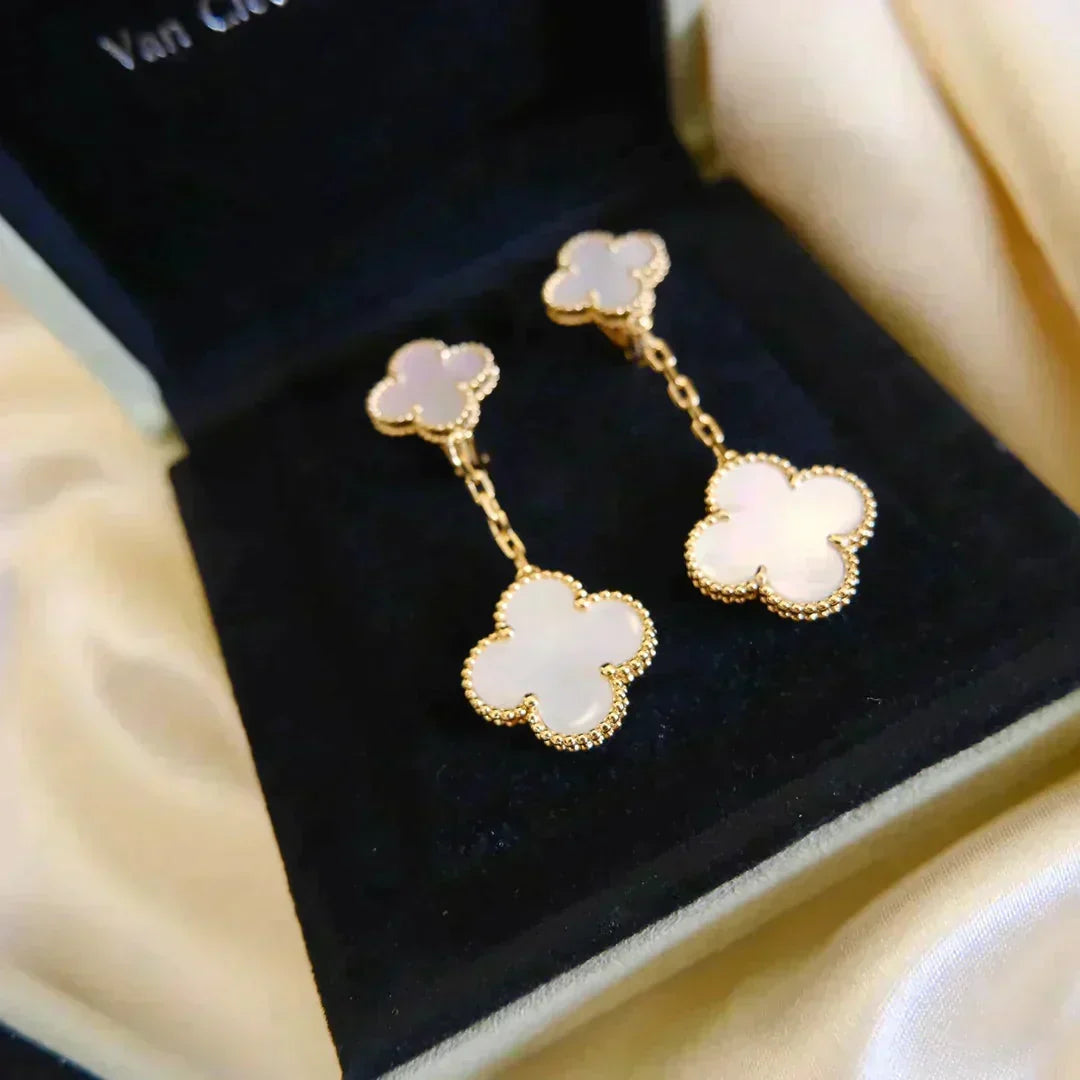 [Avelora Jewelry ]CLOVER 2 MOTIF WHITE MOP EARRINGS