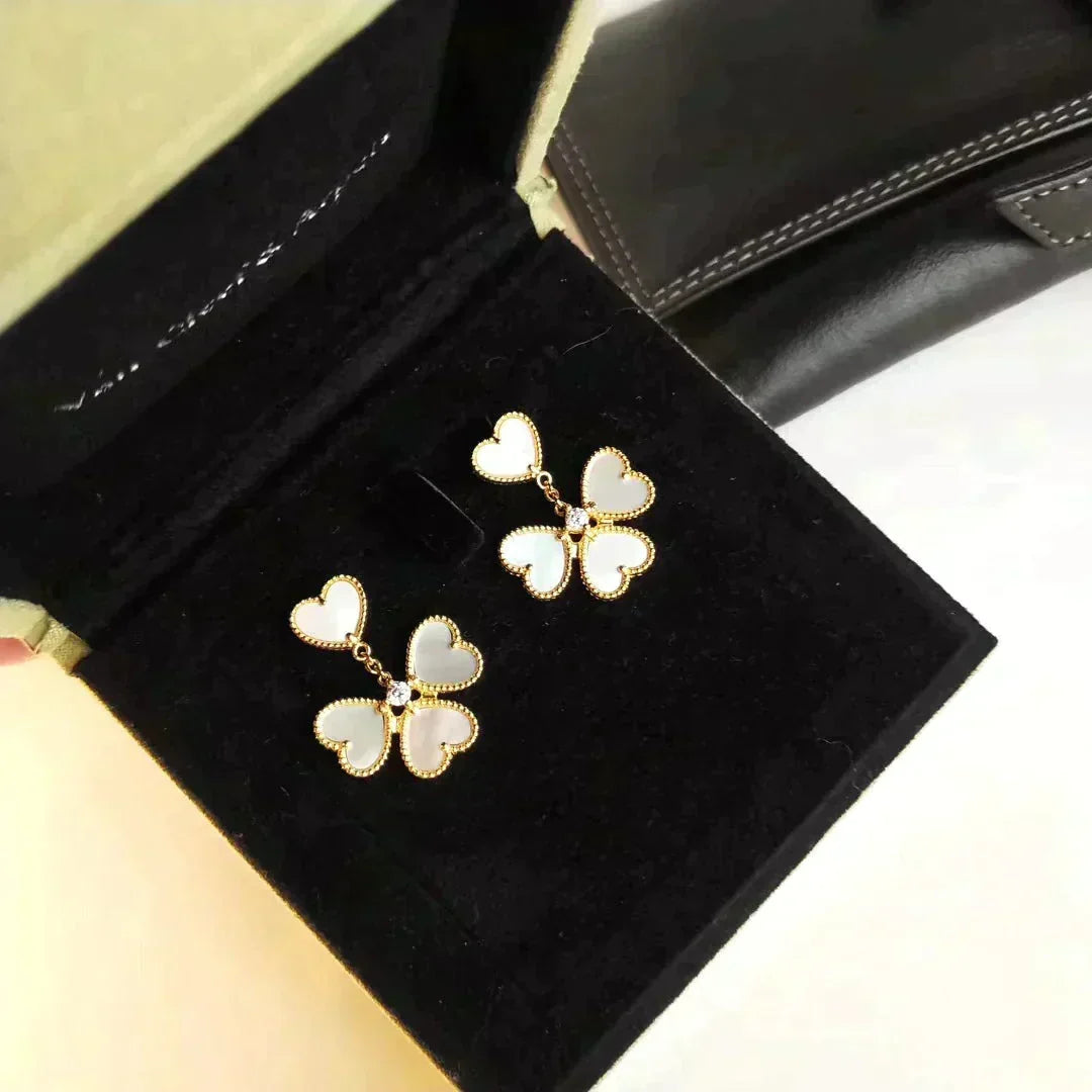 [Avelora Jewelry ]CLOVER SWEET WHITE MOP EARRINGS