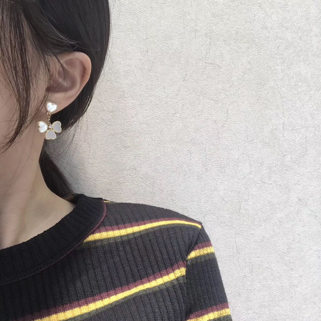 [Avelora Jewelry ]CLOVER SWEET WHITE MOP EARRINGS