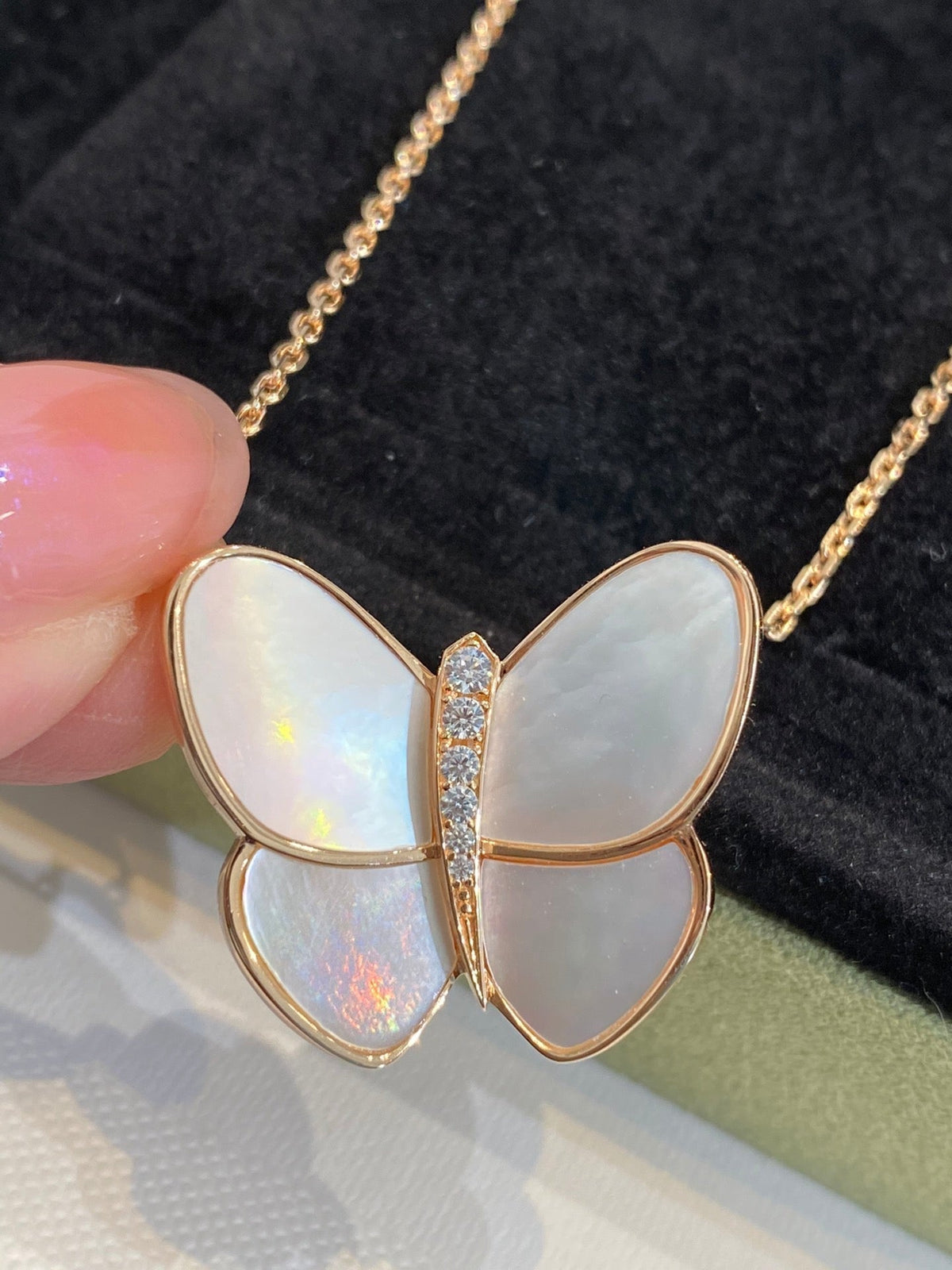 [Avelora Jewelry ]BUTTERFLY GOLD MOP DIAMOND NECKLACE