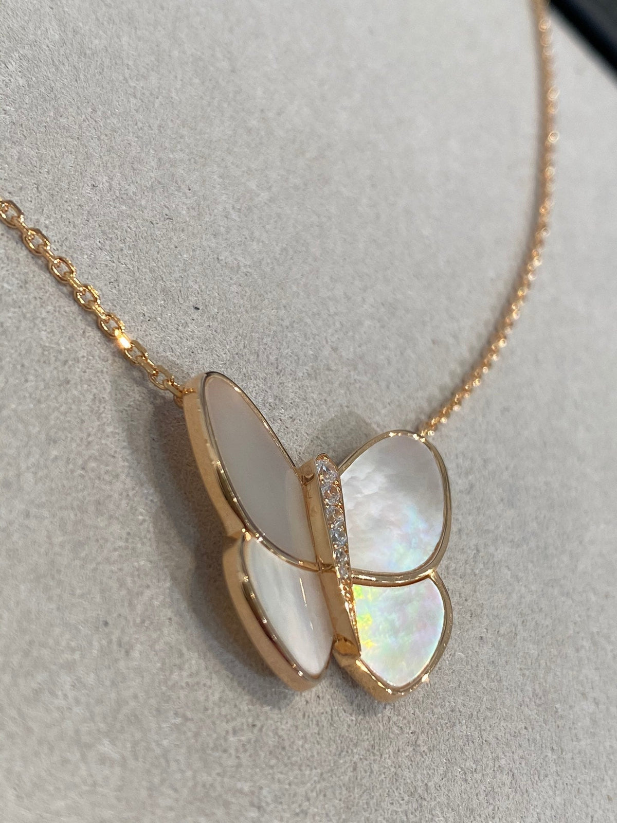 [Avelora Jewelry ]BUTTERFLY GOLD MOP DIAMOND NECKLACE