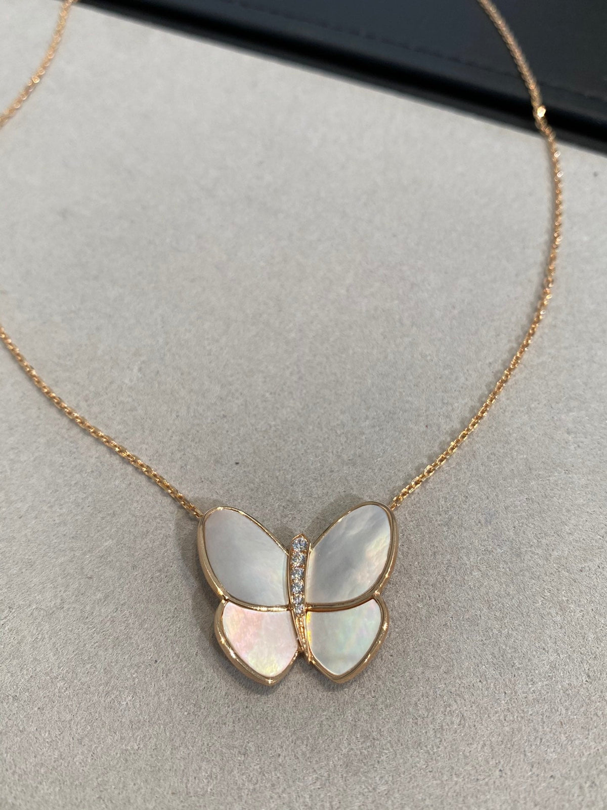 [Avelora Jewelry ]BUTTERFLY GOLD MOP DIAMOND NECKLACE