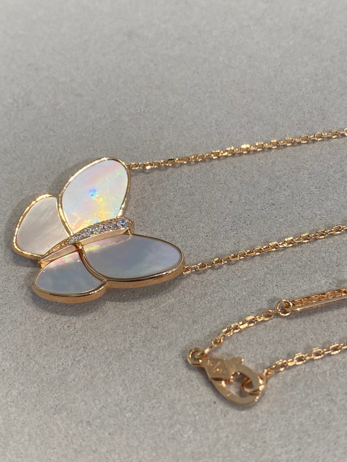 [Avelora Jewelry ]BUTTERFLY GOLD MOP DIAMOND NECKLACE