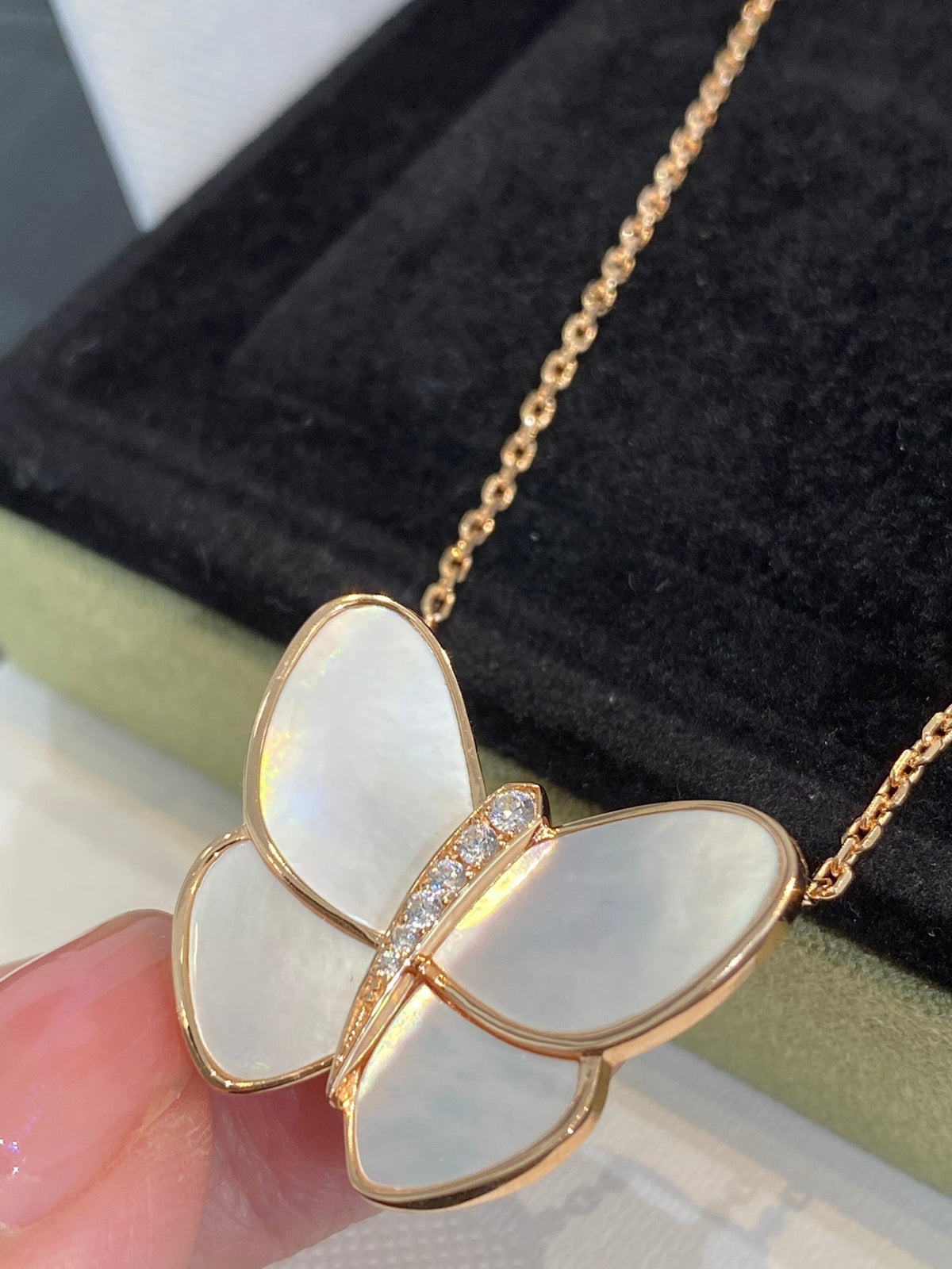 [Avelora Jewelry ]BUTTERFLY GOLD MOP DIAMOND NECKLACE