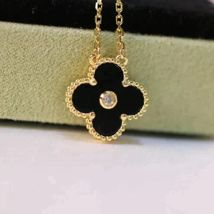 [Avelora Jewelry ]CLOVER 15MM DIAMOND ONYX NECKLACE