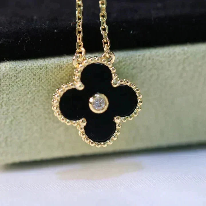 [Avelora Jewelry ]CLOVER 15MM DIAMOND ONYX NECKLACE