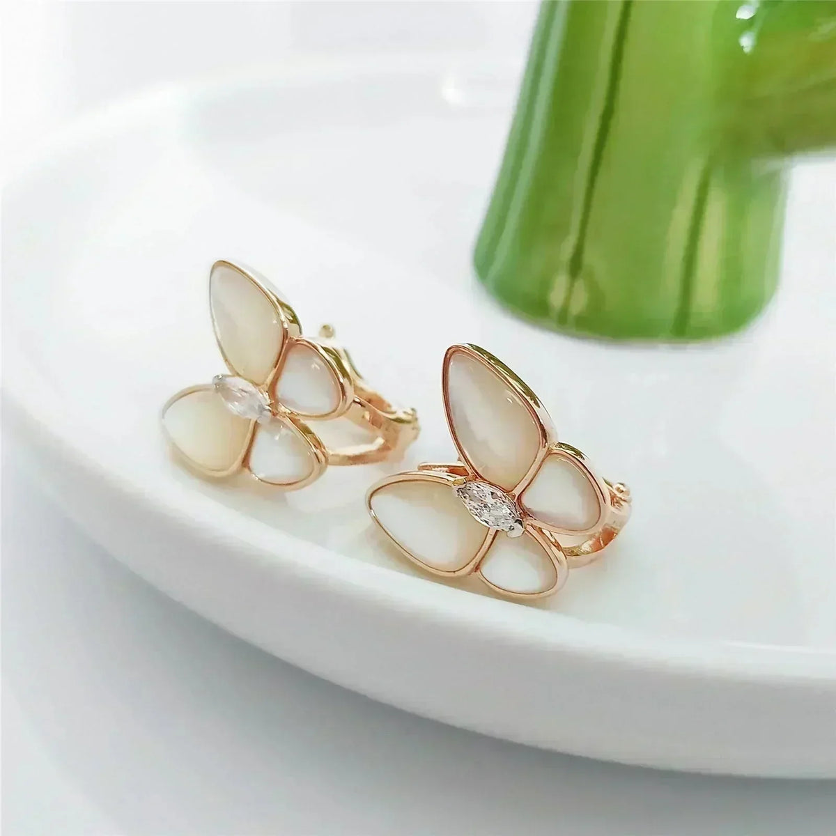 [Avelora Jewelry ]BUTTERFLY MOP DIAMOND EARRINGS