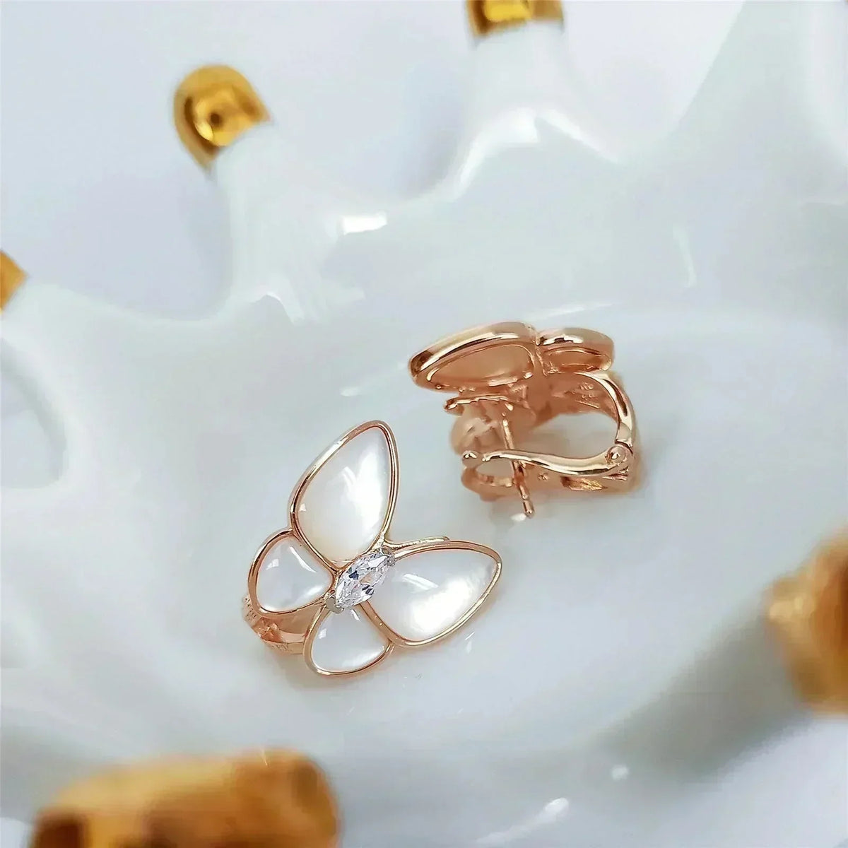 [Avelora Jewelry ]BUTTERFLY MOP DIAMOND EARRINGS